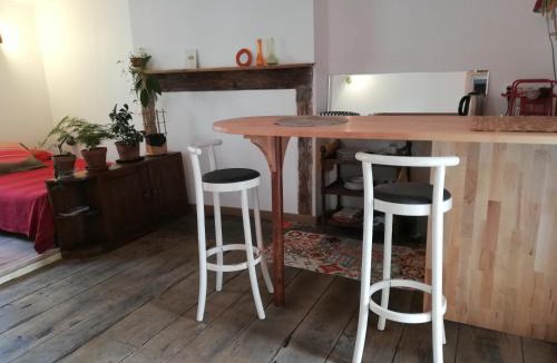 Uzerche Apartment | chambre cosy