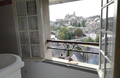 Uzerche Apartment | chambre cosy