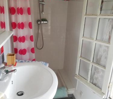 Uzerche Apartment | chambre cosy