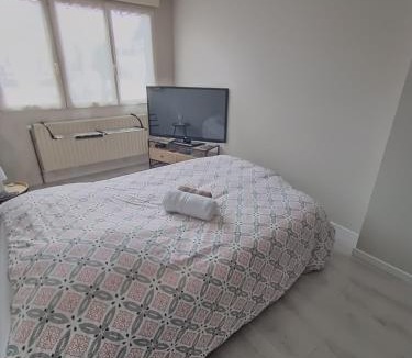 Toul House | Chambre cosy , garage sécurisé pour deux-roues