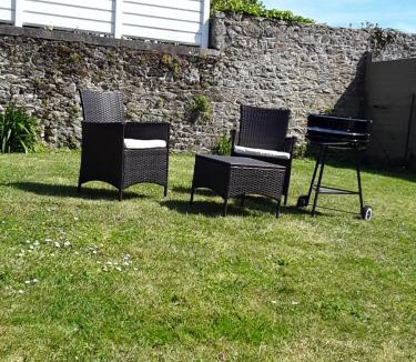 Saint-Lunaire House | Chambre, cuisine ,coin exterieur privatif