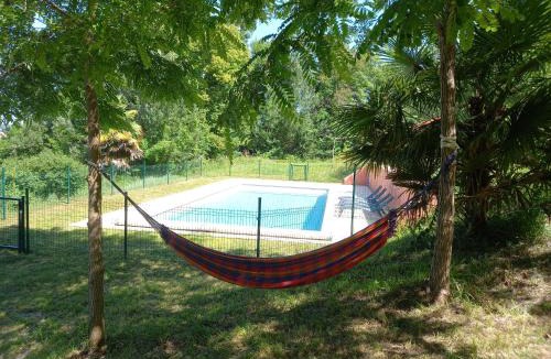 Lauzerte House | Chambre d'étape et Gîte de séjour- DomaineSalamandre-fr - Piscine, Nature, GR65 et Télétravail