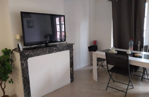 Saint-Bris-le-Vineux House | Chambre D'hotes