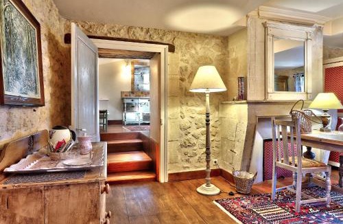 Saint-Michel-de-Fronsac Bed & Breakfast | Chambre d'hôtes spacieuse, salle de bain privative