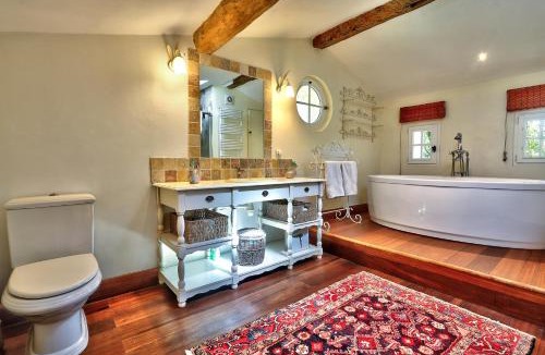Saint-Michel-de-Fronsac Bed & Breakfast | Chambre d'hôtes spacieuse, salle de bain privative