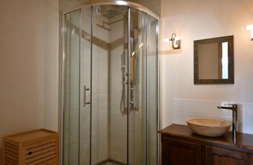 Saint-Nizier-le-Desert Bed & Breakfast | Chambre d'hôte L'Oiseau Blanc