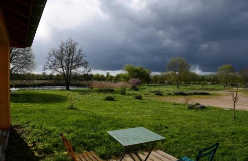 Saint-Nizier-le-Desert Bed & Breakfast | Chambre d'hôte L'Oiseau Blanc