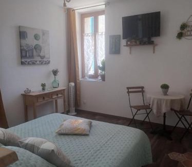 Saint-Pierre-des-Champs Bed & Breakfast | Chambre d'hôte Au Jardin Le clos des vins d'Anges