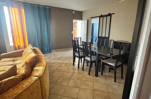 Fleury-les-Aubrais Bed & Breakfast | Chambre d'hôte located 5min walk from Fleury les Aubrais train station