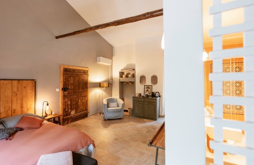 Pont-Saint-Esprit House | Chambre d'hôte Vignes - Provence Occitane