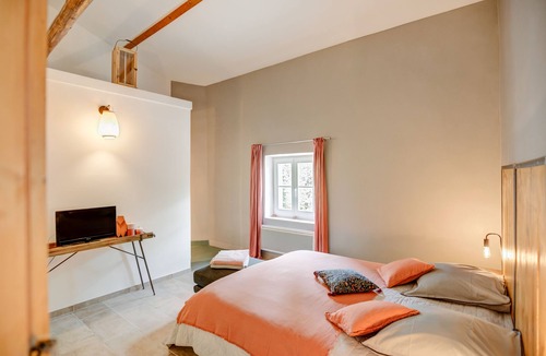 Pont-Saint-Esprit House | Chambre d'hôte Vignes - Provence Occitane