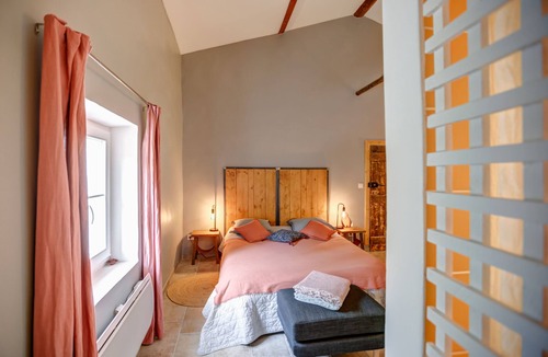 Pont-Saint-Esprit House | Chambre d'hôte Vignes - Provence Occitane