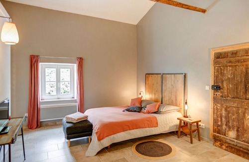 Pont-Saint-Esprit House | Chambre d'hôte Vignes - Provence Occitane