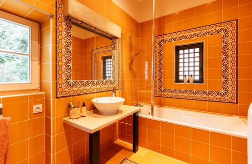 Pont-Saint-Esprit House | Chambre d'hôtes de la Cour - Provence Occitane