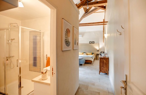 Pont-Saint-Esprit House | Chambre d'hôtes Bassin - Provence Occitane