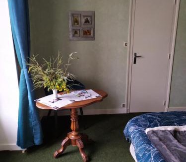 La Rochefoucauld Bed & Breakfast | Chambre d hôte de la paix