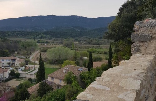 Cabrieres-dʼAigues House | Chambre d'hôte Geiko
