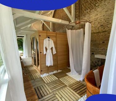 Quesnoy-le-Montant Bed & Breakfast | Chambre d'hôtes Sarah - Château Le Bas Bleu