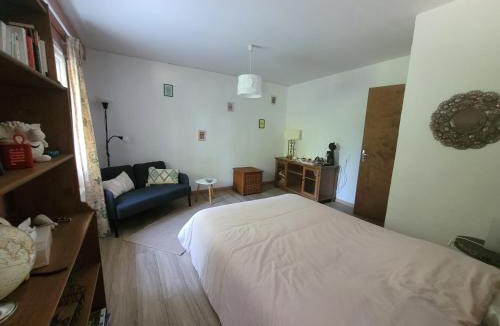 Onet-le-Chateau Bed & Breakfast | Chambre d'hôte indépendante petit déjeuner en option