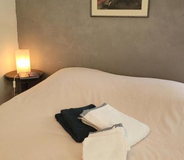 Onet-le-Chateau Bed & Breakfast | Chambre d'hôte indépendante petit déjeuner en option