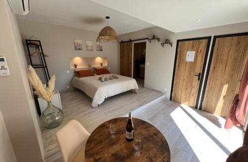 Salvagnac Bed & Breakfast | Chambre d'hôte Mélusine - Spa Illimité - Nature - Les Fées des Chênes