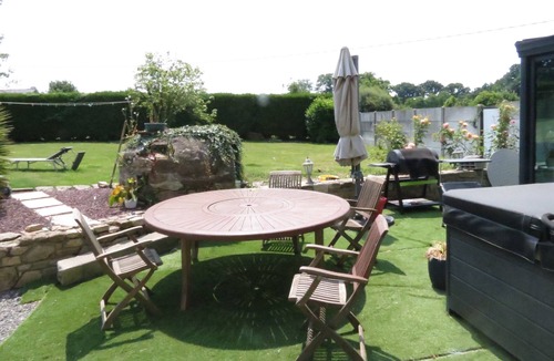 Miniac-Morvan Bed & Breakfast | Chambre D'hôte Naturiste ou pas