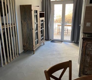 Prades Bed & Breakfast | Chambre d hôtes Atelier de Jean Paul