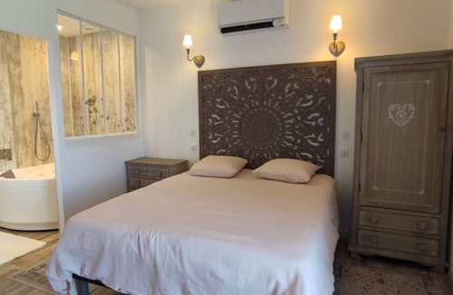Peret Bed & Breakfast | Chambre D'hôtes Avec Baignoire Balnéo. Petits Déjeuners Inclus. Proche Salagou