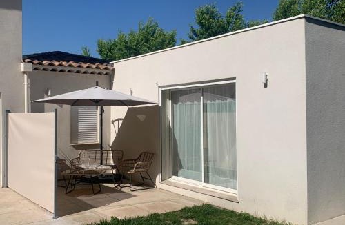 Cabries Bed & Breakfast | Chambre d hôtes Cabries Calas 5 min gare TGV Aix Pôle d activités d Aix en Provence et Arena