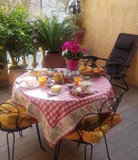 Lacrouzette Bed & Breakfast | Chambre d'hôtes chez Claude Bardou
