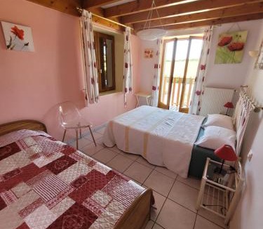 Corbelin Bed & Breakfast | Chambre d'hôtes, coquelicot, le petit cocon d'auré