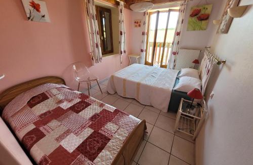 Corbelin Bed & Breakfast | Chambre d'hôtes, coquelicot, le petit cocon d'auré