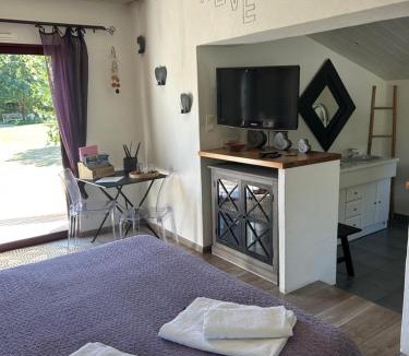 Notre-Dame-de-Riez Bed & Breakfast | chambre d hôtes les trois châteaux piscine intérieure chauffée