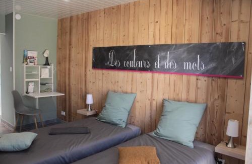 Villeneuve-de-Berg Bed & Breakfast | Chambre d'hôtes Des couleurs et des Mots