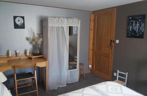 Laval Bed & Breakfast | Chambre d'Hôtes Hola