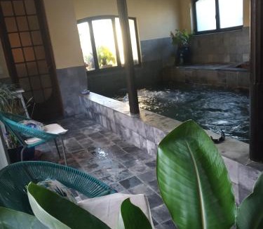 Pons Bed & Breakfast | Chambre d'Hôtes La Grenade Bleue