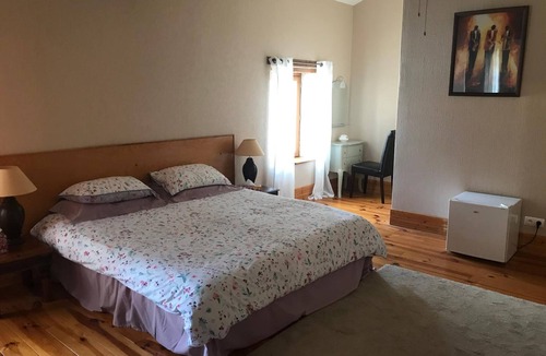 Aujac Bed & Breakfast | Chambre d'hôtes Les Cygnes Noirs