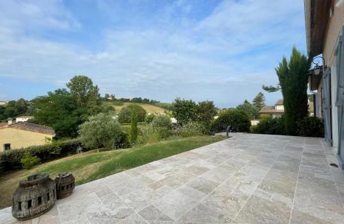 Ayguesvives Bed & Breakfast | Chambre d'Hôtes Loft Montevideo