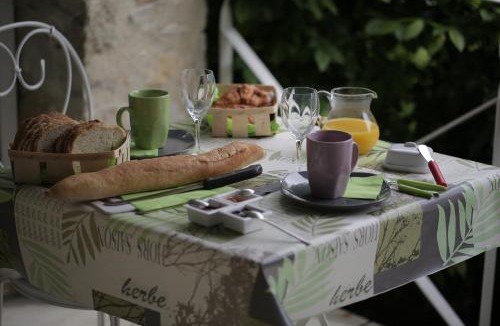 Charols Bed & Breakfast | Chambre d'hôtes LOU PATACLET
