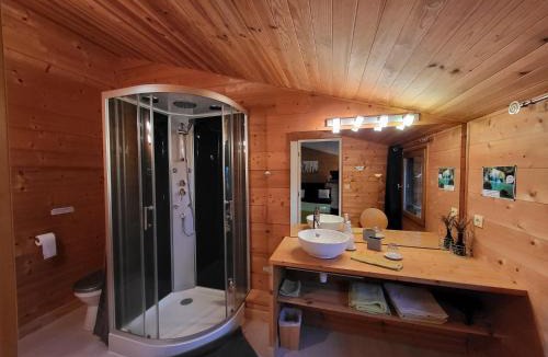Arzens Bed & Breakfast | Chambre d’Hôtes Neptune Wood