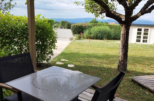 Charancieu Bed & Breakfast | Chambre d'hôtes paladru, independent entrance, fully equipped kitchen available