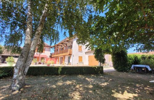 Corbelin Bed & Breakfast | Chambre d'hôtes, printemps, le petit cocon d'auré