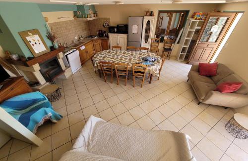 Corbelin Bed & Breakfast | Chambre d'hôtes, printemps, le petit cocon d'auré