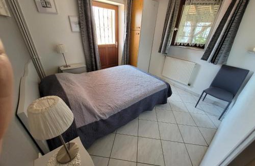 Corbelin Bed & Breakfast | Chambre d'hôtes, printemps, le petit cocon d'auré