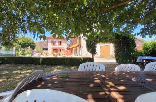 Corbelin Bed & Breakfast | Chambre d'hôtes, printemps, le petit cocon d'auré