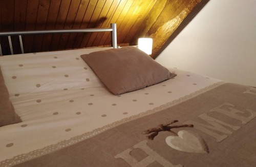 Saint-Cyprien-sur-Dourdou Bed & Breakfast | Chambre D'hôtes Référence® Images - Domaine du Mas Naut Piscine Jacuzzi Massages