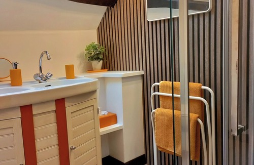 Saint-Cyprien-sur-Dourdou Bed & Breakfast | Chambre D'hôtes Référence® Images - Domaine du Mas Naut Piscine Jacuzzi Massages