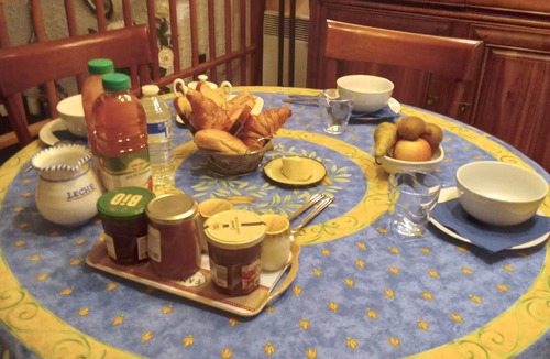 Voisins-le-Bretonneux Bed & Breakfast | CHAMBRE D'HÔTE CONFORTABLE