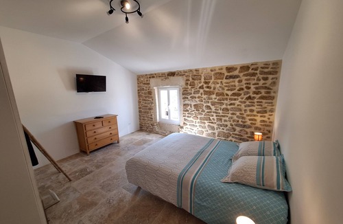 Suze-la-Rousse Bed & Breakfast | Chambre D.hote à la Ferme