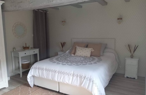 Lanvallay Bed & Breakfast | Chambre D'hote Familiale de la Maison Bleue